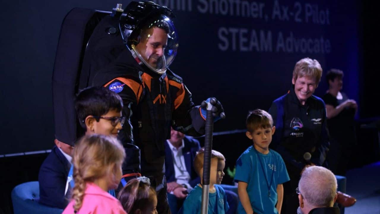 Artemis III is scheduled to take place in late 2025, about 12 months after Artemis II, which is to see four astronauts -- three Americans and one Canadian -- fly in a spacecraft called Orion around the Moon without landing on it. (Source: NASA via AFP) Artemis III is scheduled to take place in late 2025, about 12 months after Artemis II, which is to see four astronauts -- three Americans and one Canadian -- fly in a spacecraft called Orion around the Moon without landing on it. (Source: NASA via AFP)