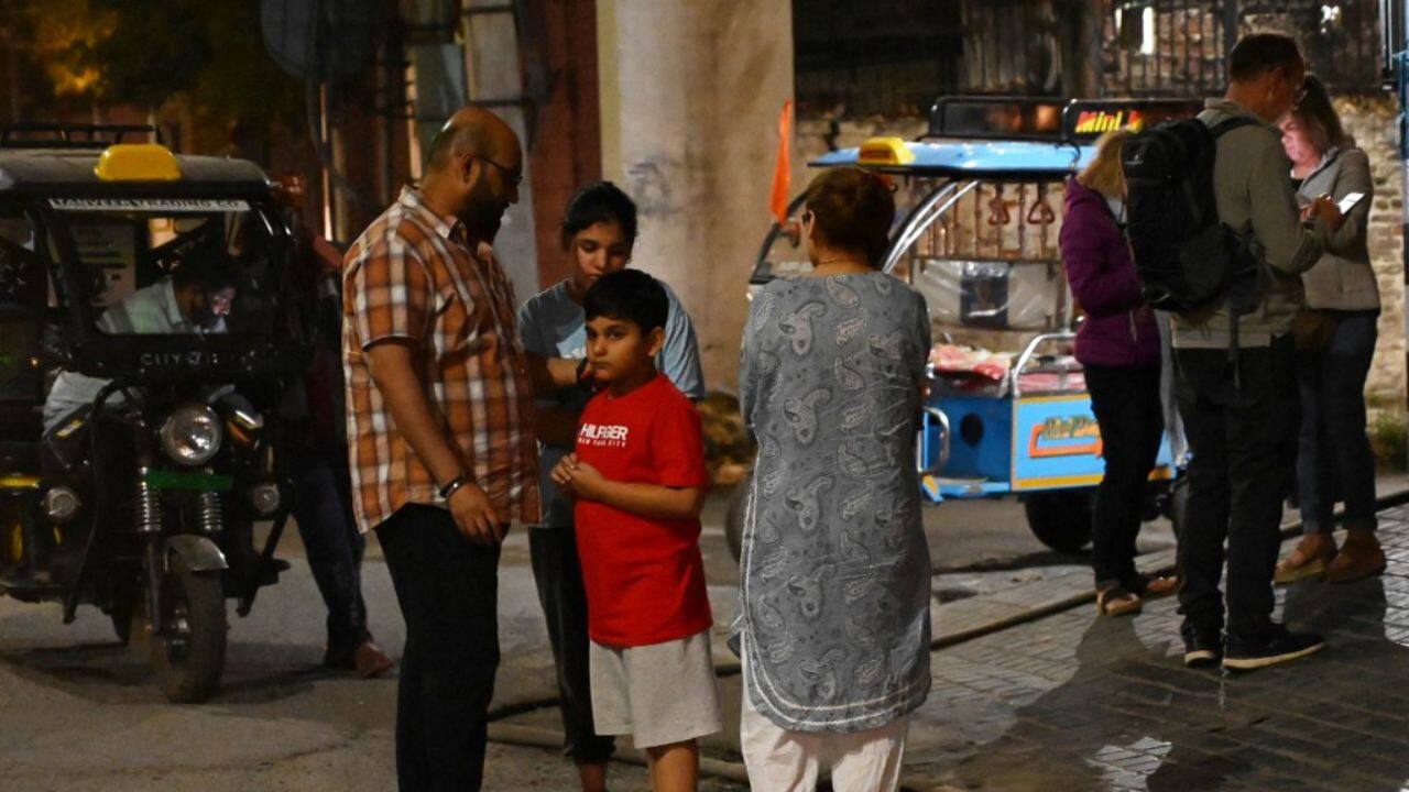 The quake, which struck around 09:30 pm (1700 GMT) Kabul time on March 21 and lasted more than 30 seconds, was felt from central Asia to New Delhi in India -- more than 2,000 km away. (Source: AFP)