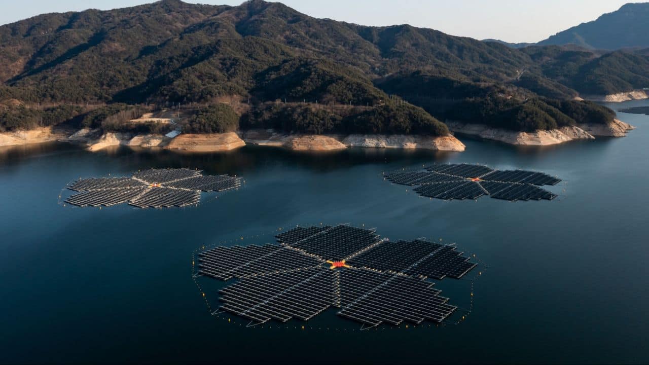 For now, the biggest obstacle to adoption — other than available space — might be cost. In addition to panels, a floating solar system requires anchoring systems to keep them locked into place. That helps make a floating farm roughly 25% more expensive to install than one on land, she says. (Source: Bloomberg)