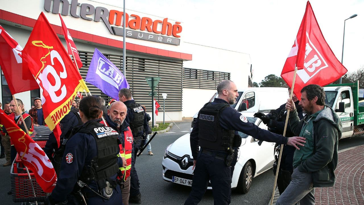 Meanwhile, oil shipments in the country were partially disrupted amid strikes at several refineries in western and southern France. The Energy Transition Ministry said on March 21 that it would require some employees who are “indispensable to the functioning” of the Fos-sur-Mer oil depot, in southern France, to return to work. The move led some protesters to head to the site to support strikers. (Source: AP)