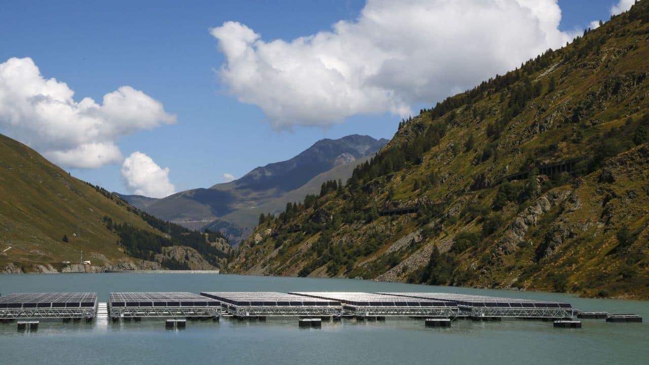 As water constraints increase around the world, floating solar might also help preserve supply. The panels can limit evaporation from the reservoirs and lakes on which they sit. Early indications suggest that the structures might decrease the chances that harmful algae blooms will develop on bodies of water. (Source: Bloomberg)