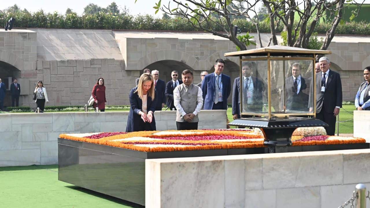 Earlier, Meloni paid her respects to Mahatma Gandhi by offering floral tributes at his memorial, Rajghat, on March 2 morning. (Image: Twitter @MEAIndia)