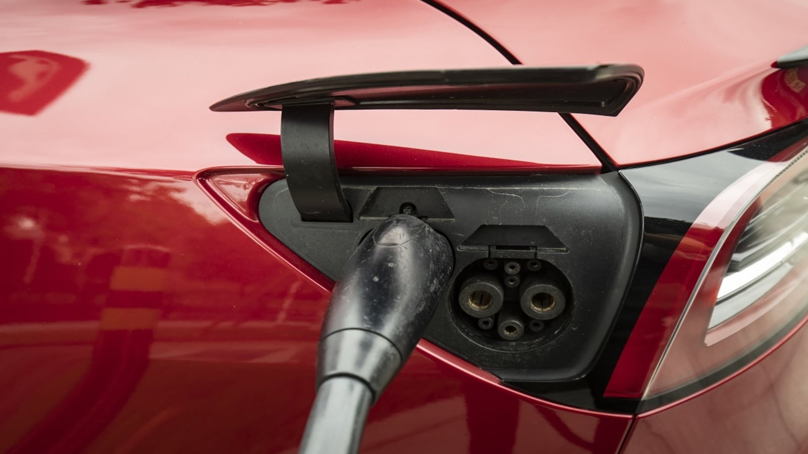 Tesla taking page from mobile plans with home charging for $30
