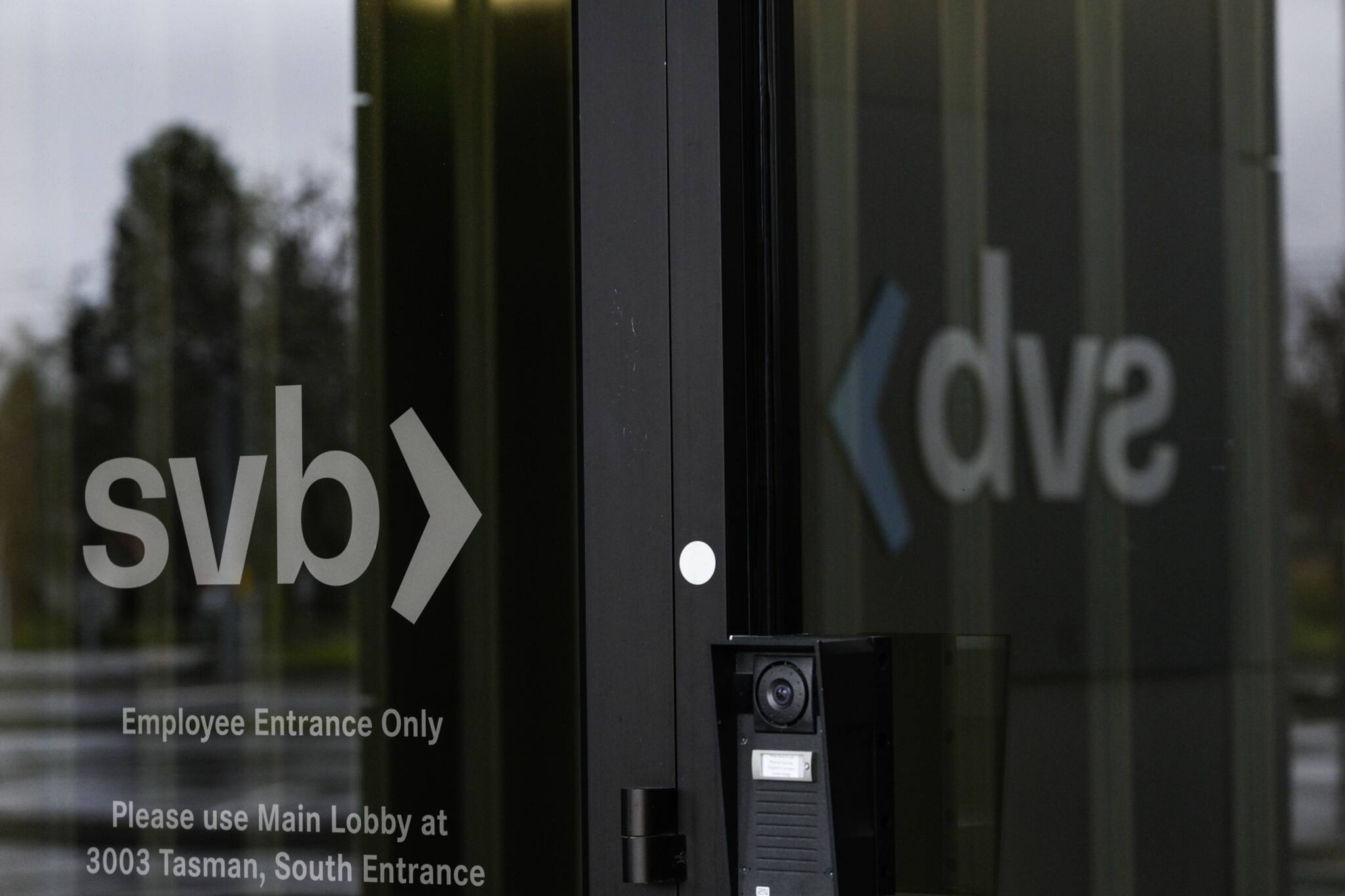 First Citizens weighing takeover of Silicon Valley Bank