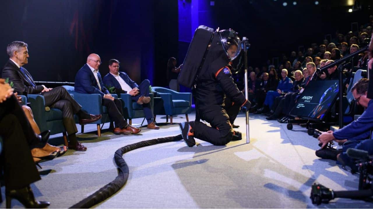The suit features a backpack Axios Space described as a "portable life support system." (Source: NASA via AFP) The suit features a backpack Axios Space described as a "portable life support system." (Source: NASA via AFP)