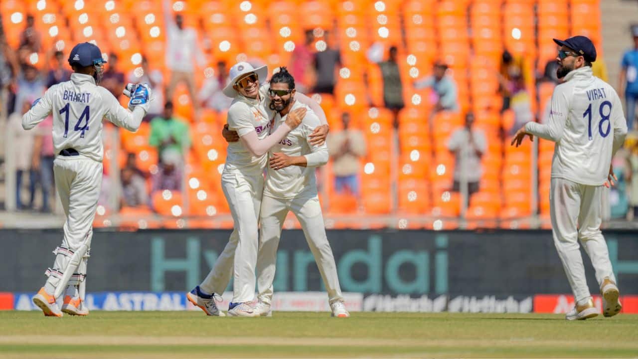 His partnership with Smith ended after a shared 79 runs when Smith played on against spinner Ravindra Jadeja. Smith scored 38 off 135 balls. (Source: AP)