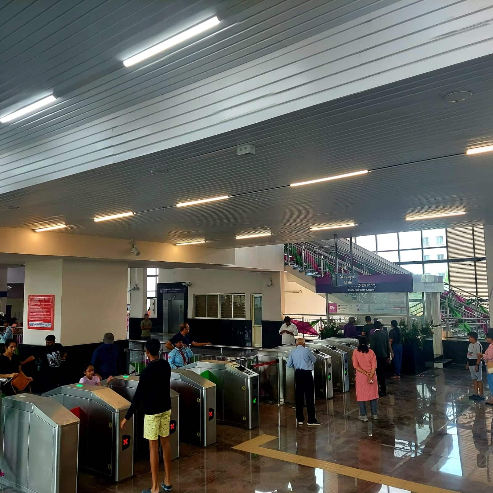 Low footfall was reported at several stations such as Sri Sathya Sai Hospital, Kundalahalli, Nallurhalli, Pattandur Agrahara, Hopefarm Channasandra, and Seetharam Palya on Sunday, as most tech parks and companies were closed.