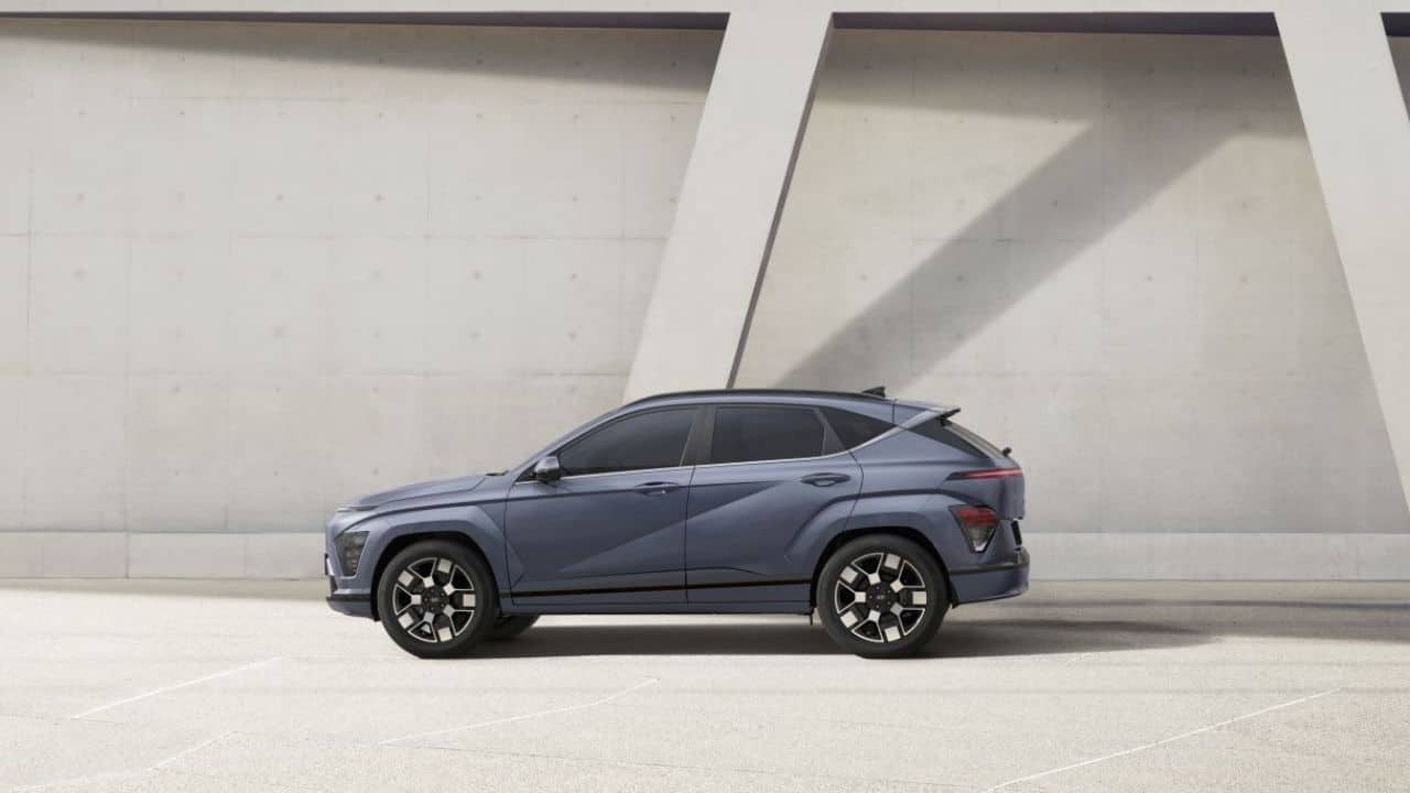 Over to the side, you see the Kona’s bold stance, thanks to the chunky, squared-off wheel arches. And finally, at the rear is another pixelated lightbar, this time in red, with the main tail lamp units sitting lower on the sides. (Image: Hyundai)
