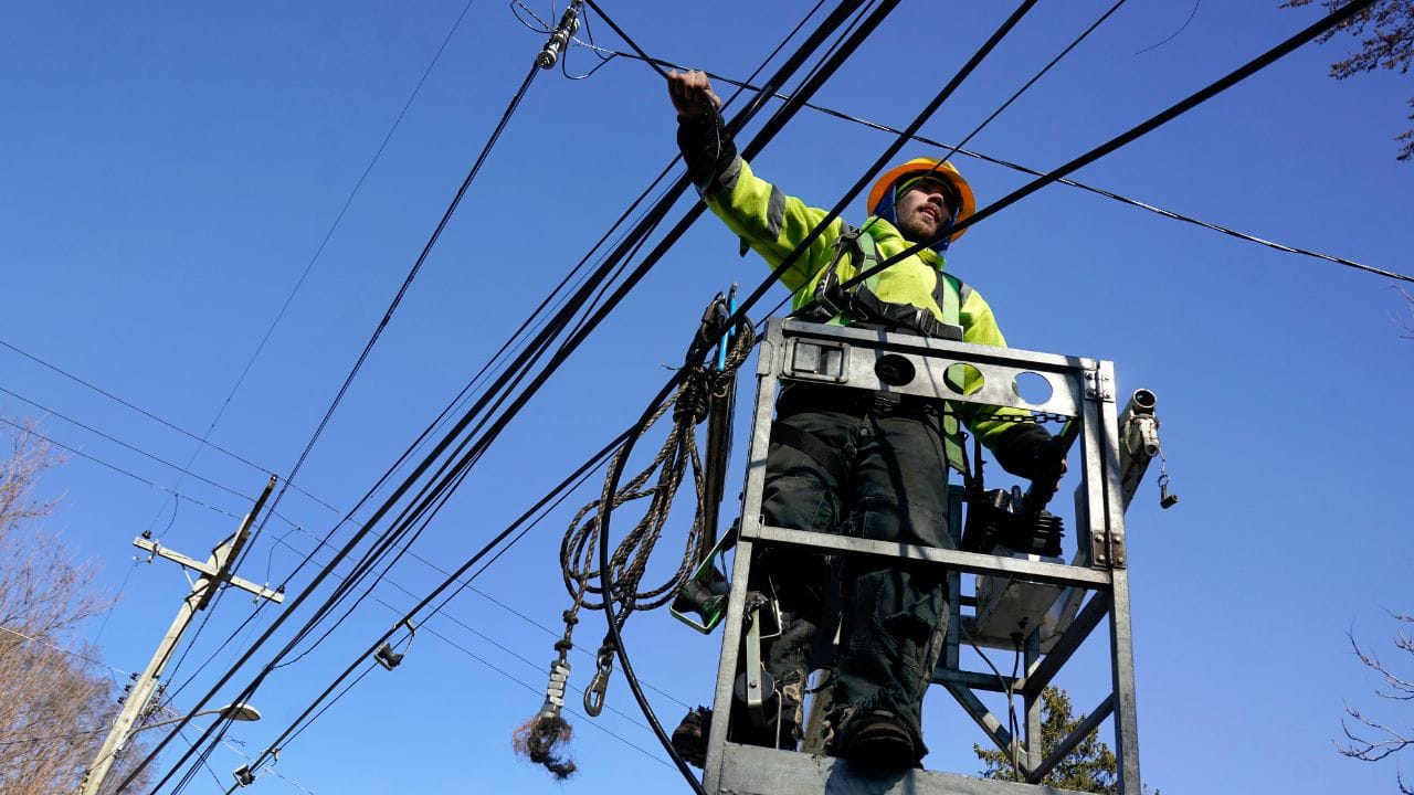 The latest storms have bookended the country, with snow closing or delaying the opening for hundreds of schools in the Northeast, which saw the most significant snowfall on February 28 of what has been a mild winter. And Michigan again fought a battle with an ice after a storm on February 27 left thousands of customers without power in the central part of the state. To the southeast, around Detroit, some customers still lacked power nearly a week after a prior storm. (Image: AP) The latest storms have bookended the country, with snow closing or delaying the opening for hundreds of schools in the Northeast, which saw the most significant snowfall on February 28 of what has been a mild winter. And Michigan again fought a battle with an ice after a storm on February 27 left thousands of customers without power in the central part of the state. To the southeast, around Detroit, some customers still lacked power nearly a week after a prior storm. (Image: AP)