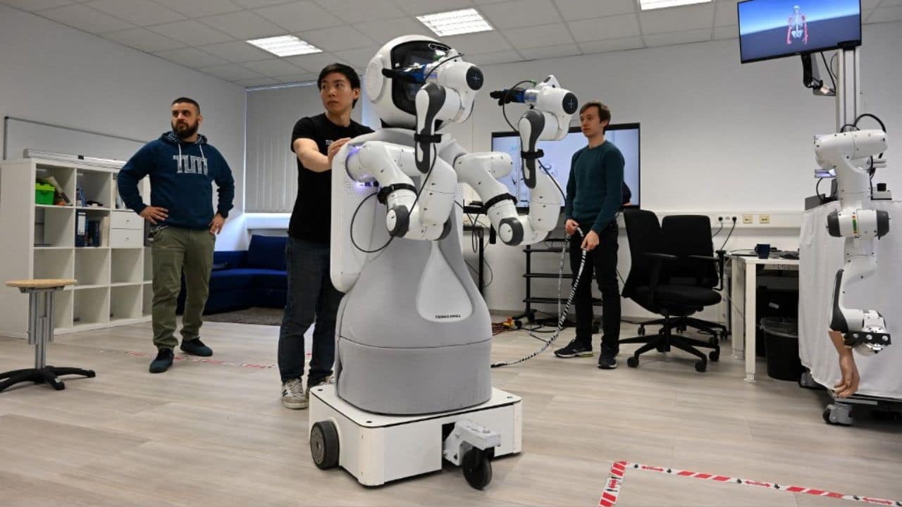 Garmi is a product of a new sector called geriatronics, a discipline that taps advanced technologies like robotics, IT and 3D technology for geriatrics, gerontology and nursing. (Source: AFP)
