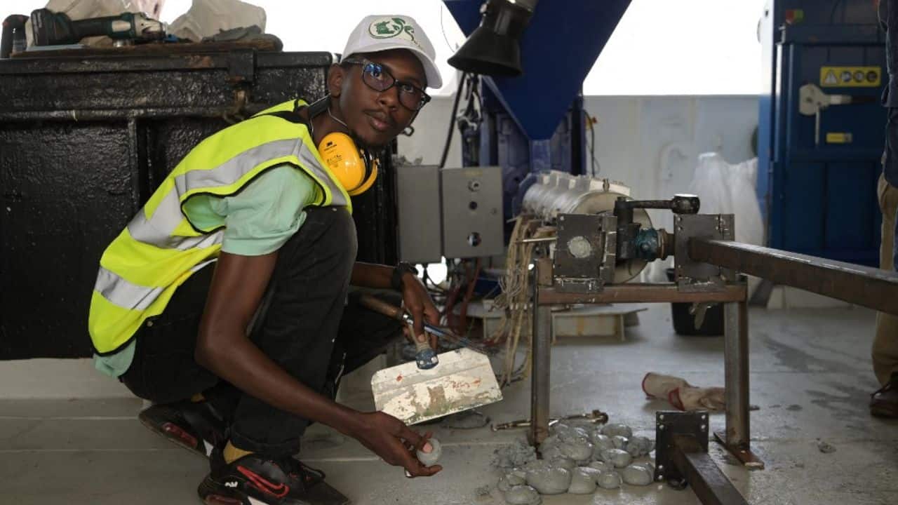 For young Senegalese entrepreneurs keen on cleaning up their country and turning a profit in the process, enthusiasm is not lacking -- but technology, funding and public awareness are. President Macky Sall has proposed turning Senegal into a &quot;zero waste&quot; nation and banned single-use plastics in 2020. (Source: AFP)