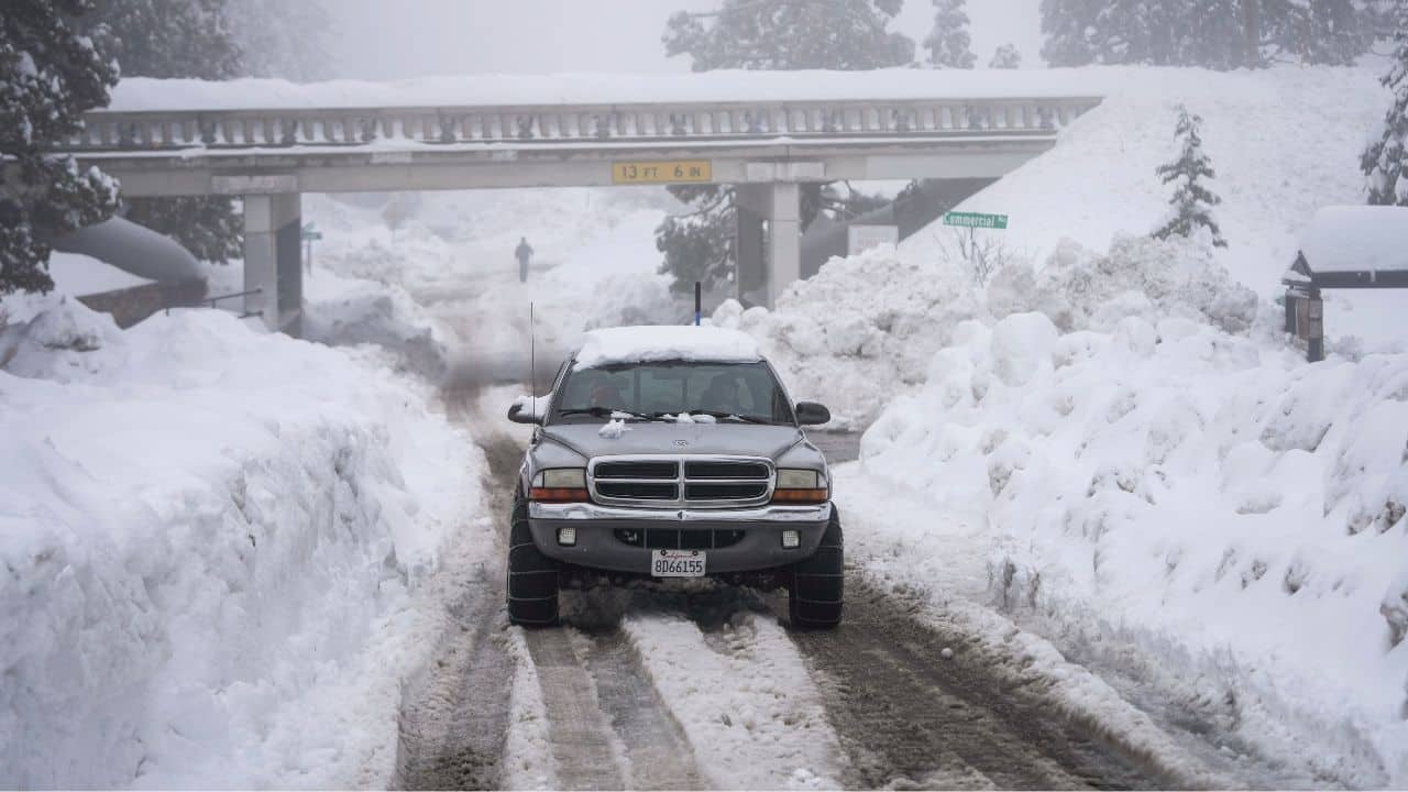Weather also continued to play a role in the cancellation of hundreds of flights and delays of thousands more around the country. In California's Sierra Nevada, the weather service warned that travel could be difficult to impossible because blowing snow could cause whiteout conditions on roadways, while wind chill could drop temperatures to minus 30 F (minus 34.4 C) "could cause frostbite on exposed skin in as little as 10 minutes.” (Image: AP) Weather also continued to play a role in the cancellation of hundreds of flights and delays of thousands more around the country. In California's Sierra Nevada, the weather service warned that travel could be difficult to impossible because blowing snow could cause whiteout conditions on roadways, while wind chill could drop temperatures to minus 30 F (minus 34.4 C) "could cause frostbite on exposed skin in as little as 10 minutes.” (Image: AP)