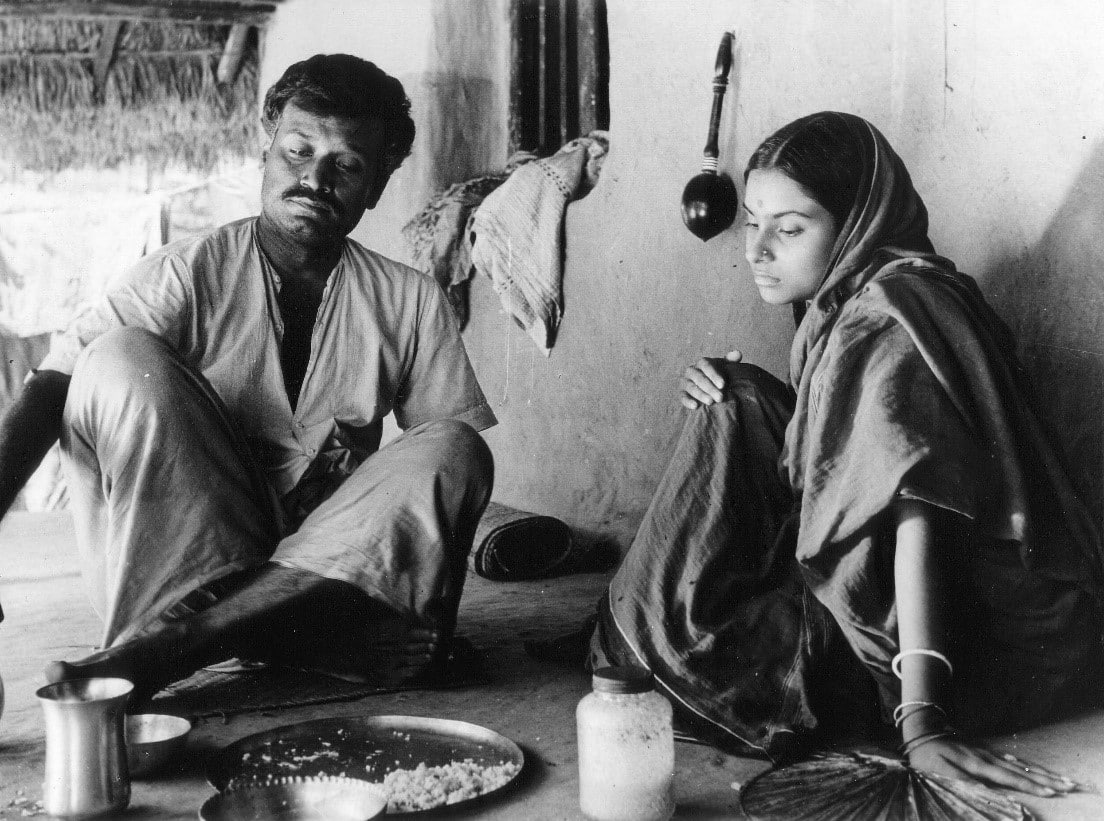A still from 'Baishey Sravana' (1960) featuring Madhabi Mukherjee (right) and Jnanesh Mukherjee. The story was about the unravelling of a couple during the Bengal famine. (Photo courtesy the Sen family collection)