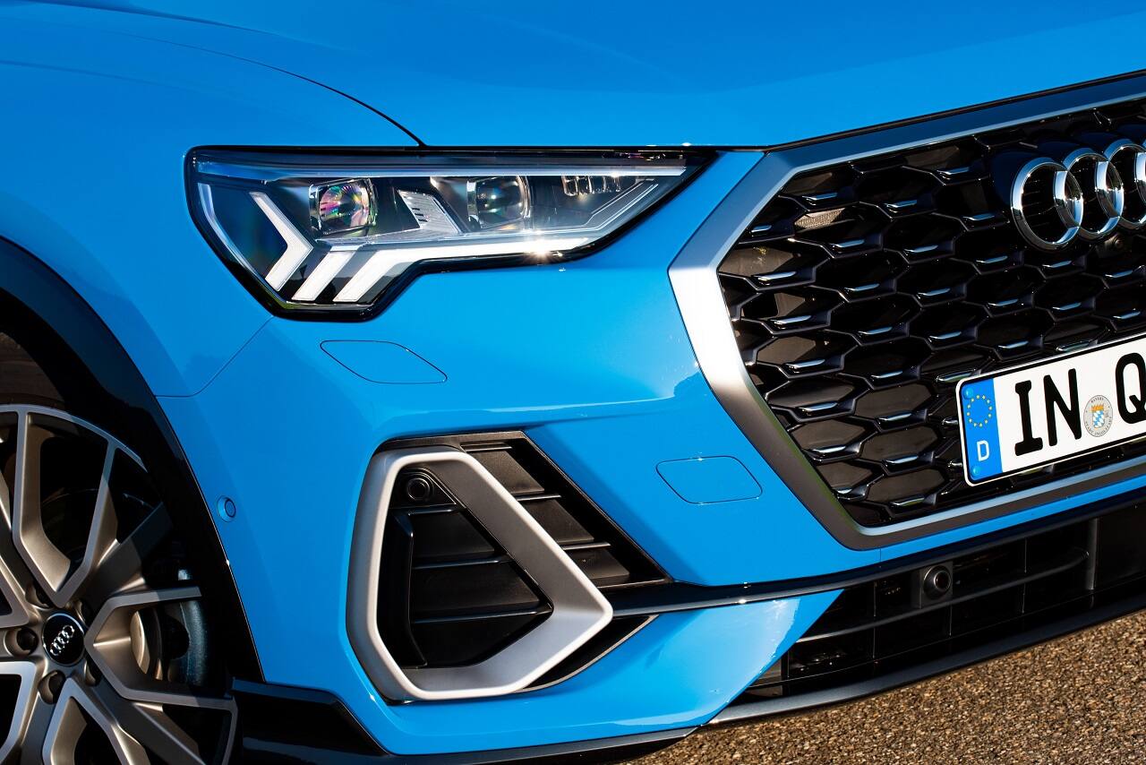 Static photo,  Colour: Turbo blue