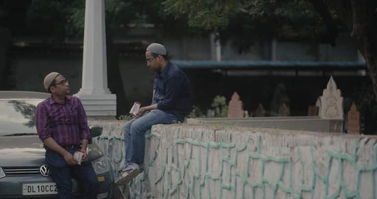 Brothers Nadeem Shehzad (left) and Mohammad Saud in a still from the documentary 'All That Breathes'. (Image courtesy Aman Mann/Shaunak Sen)