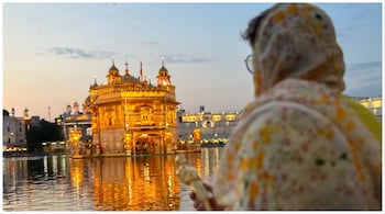 Guneet Monga at the Golden Temple in Amritsar. (Image: guneetmonga/Instagram)