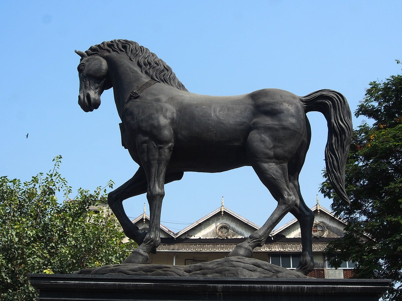 Spirit of Kala Ghoda statue (Photo via Wikimedia Commons)