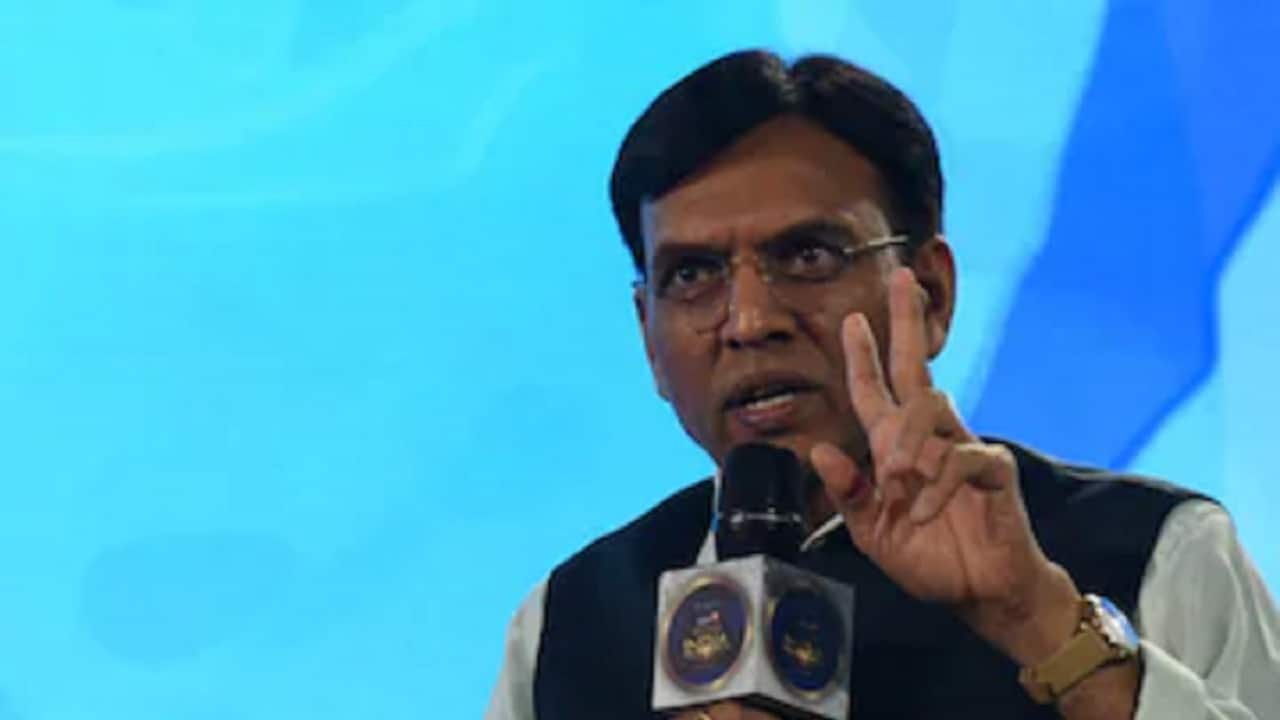 Pharma makers get a year for GMP implementation, Mandaviya warns action on defaults Pharma makers get a year for GMP implementation, Mandaviya warns action on defaults