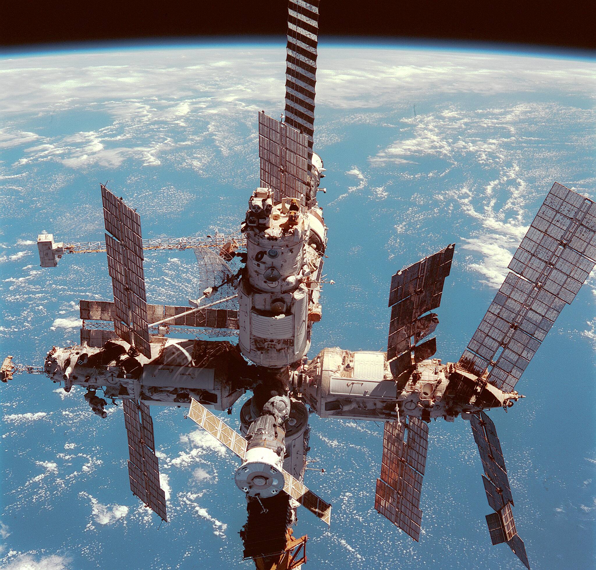 Today in tech history: Mir splashdown