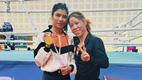 Nikhat Zareen (left) with Mary Kom. (Photo: Twitter)