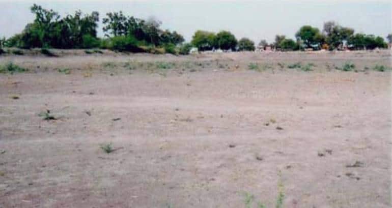 Soda village's reservoir before the desilting work by its new panchayat in 2010.