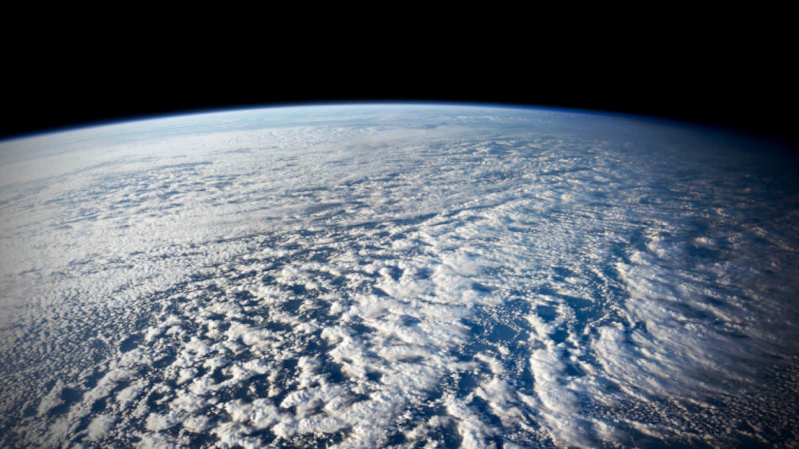Earth's surface's geological model reveals its past 100