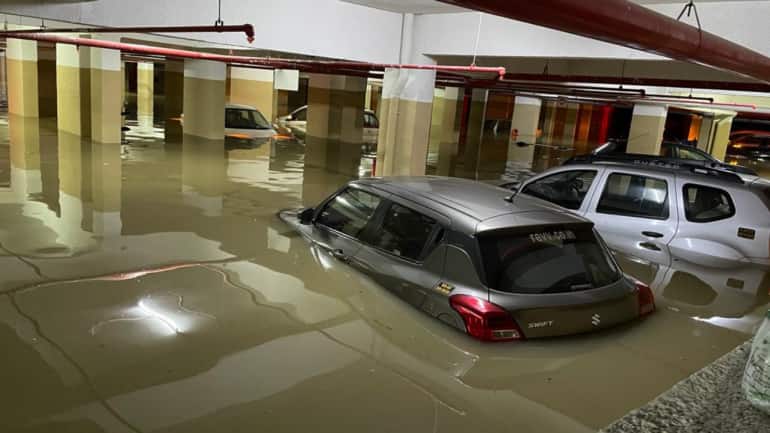 Karnataka RERA orders developer to pay Rs 28 lakh as flood compensation to homebuyers - Vimarsana News