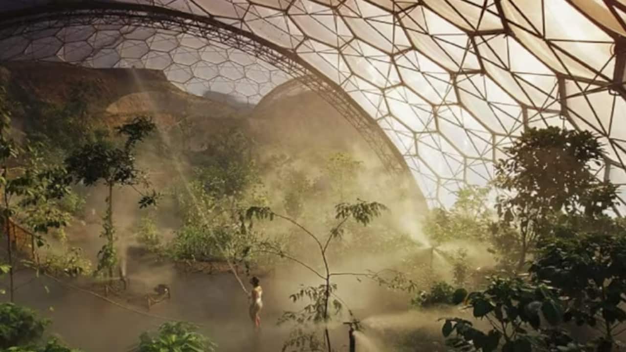 At the ongoing Mobile World Congress in Barcelona, among a host of innovations exhibited on solar solutions and energy conservation stands out a project native to Barcelona by entrepreneur Pablo Vidarte called Bioo. The company has developed a technology to generate and capture bioenergy from decomposition under plant soil that can be stacked in landscaping both indoors and outdoors.