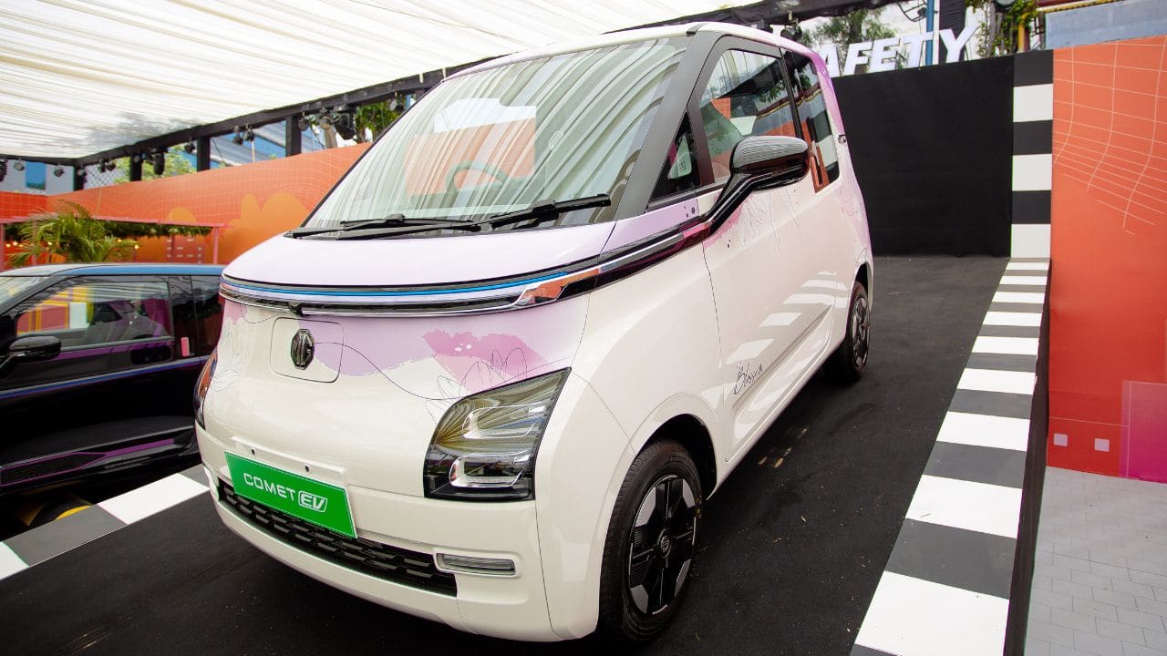 The Comet also gets a host of other features, such as connected car tech, electric parking, hill-start assist, electric parking brake, voice commands, keyless entry and go, and various drive modes. (Source: MG Motor)