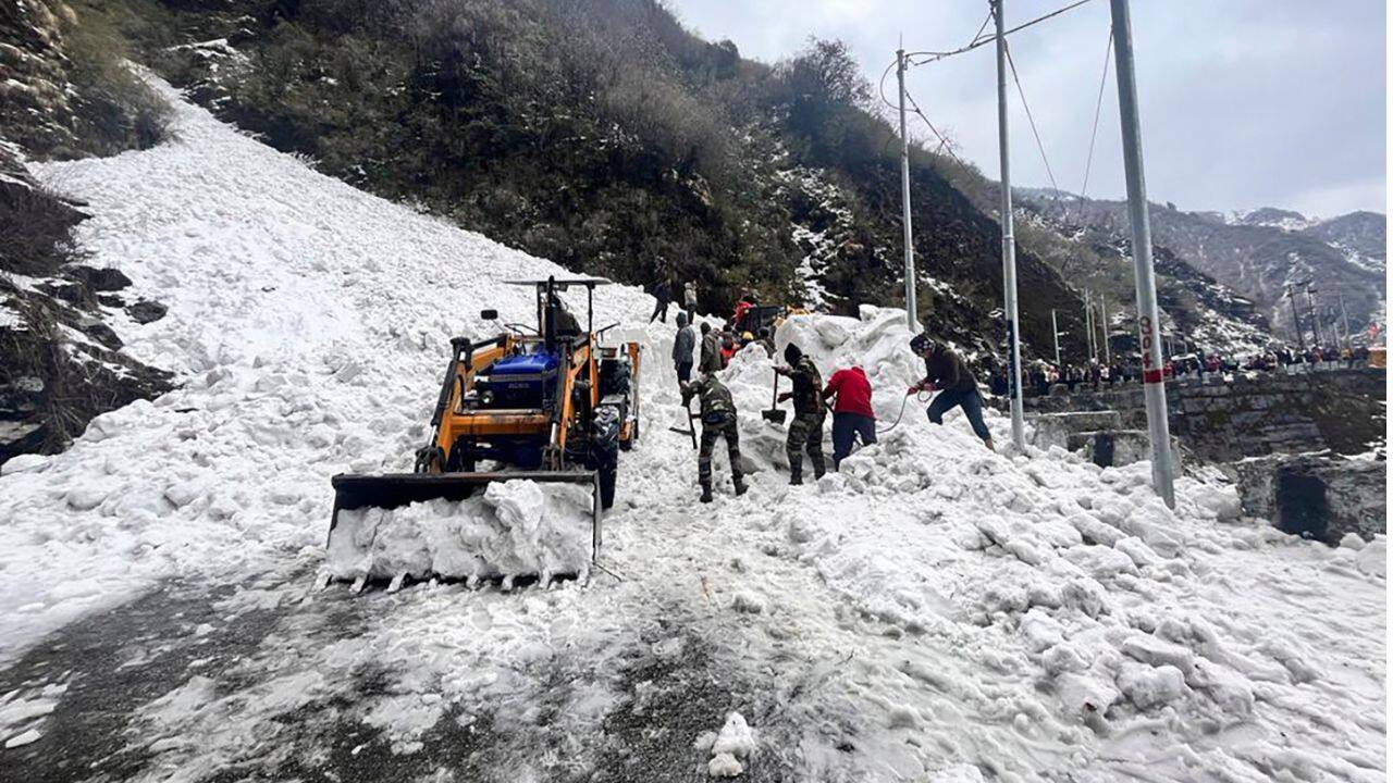 An avalanche swept away a group of tourists in the Himalayas in northeastern India on April 4. Army spokesperson Lt. Col Mahendra Rawat said rescuers pulled out at least 23 tourists from the snow and took them to a hospital for treatment. (Image: AP)