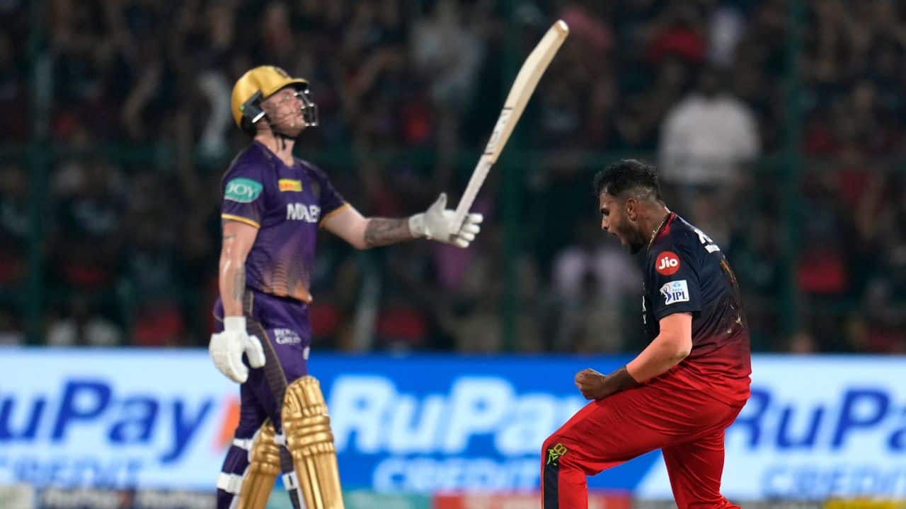 Kolkata went from 83-0 to 88-2, losing both openers in the space of five balls to pacer Vijaykumar Vyshak. (Image: AP)