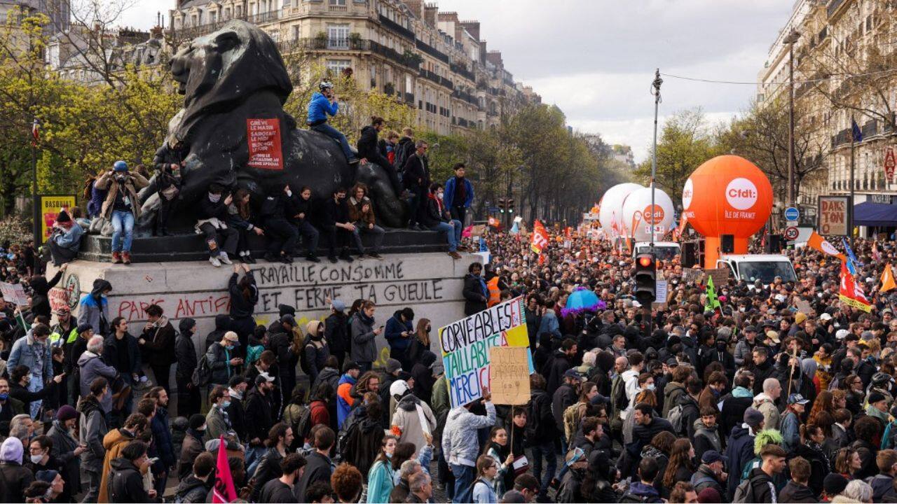 Protests have no sway over council members, known as the "wise ones", but unions want to keep up their momentum. "We're in the middle of a social crisis, a democratic crisis," Laurent Berger, head of the centrist CFDT union, told RTL radio. "It's a problem... that needs to be solved by the president." (Source: AFP)