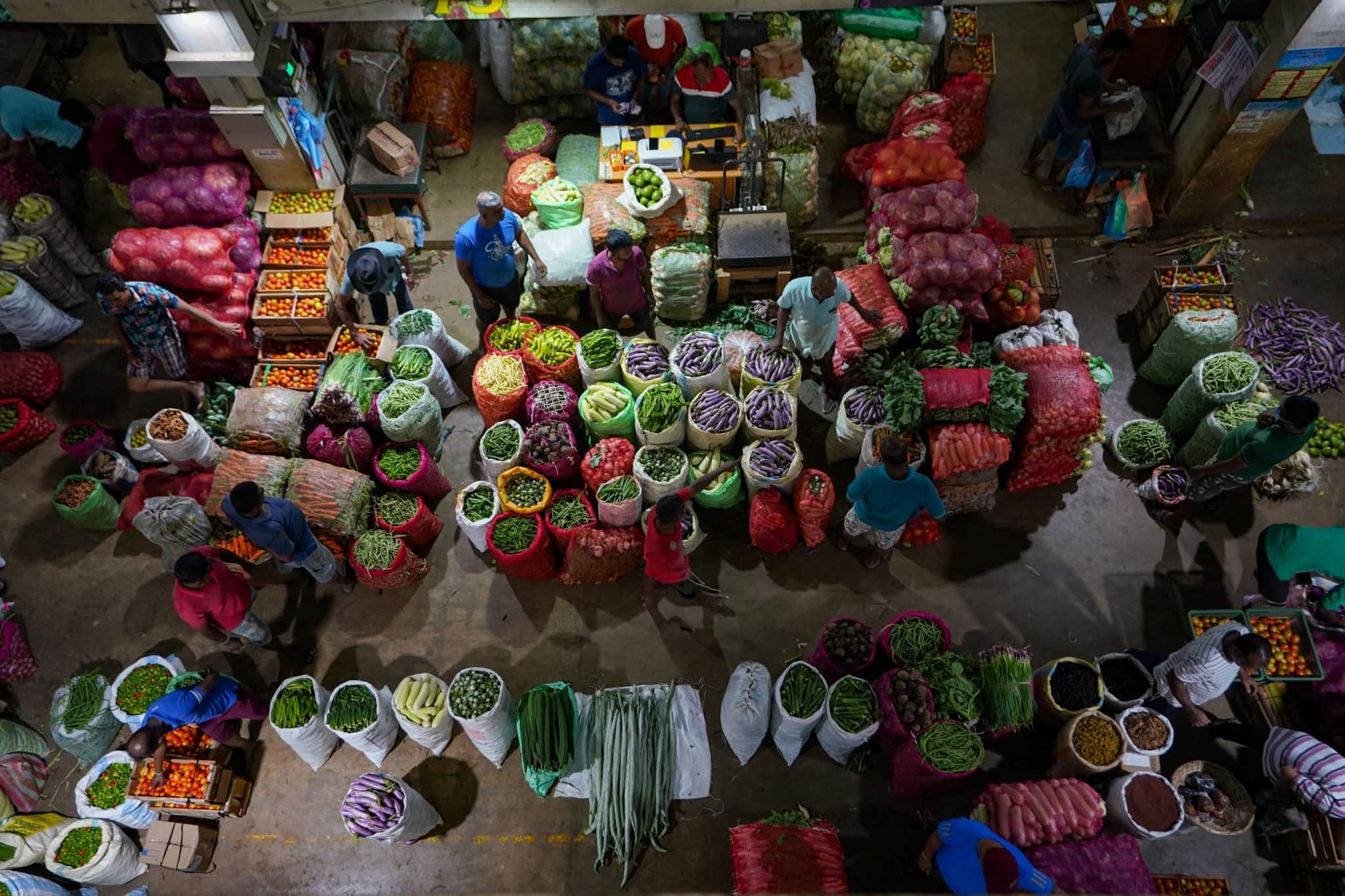 Pakistan, Sri Lanka to weigh rate hikes as inflation, debt bite