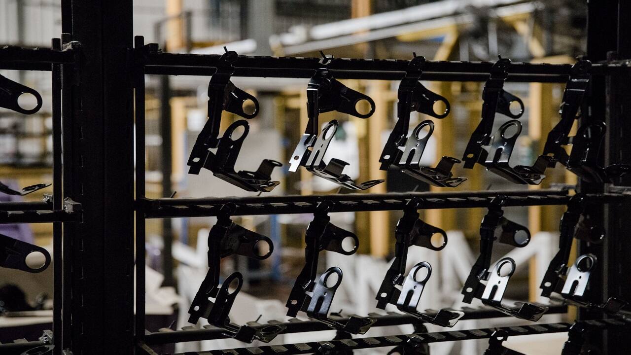 China’s auto parts makers join Apple in offshore factory push