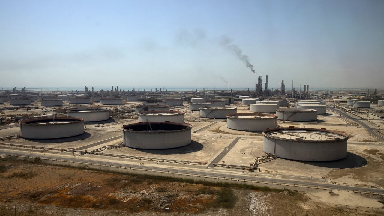 Oil steadies after biggest monthly advance since early 2022