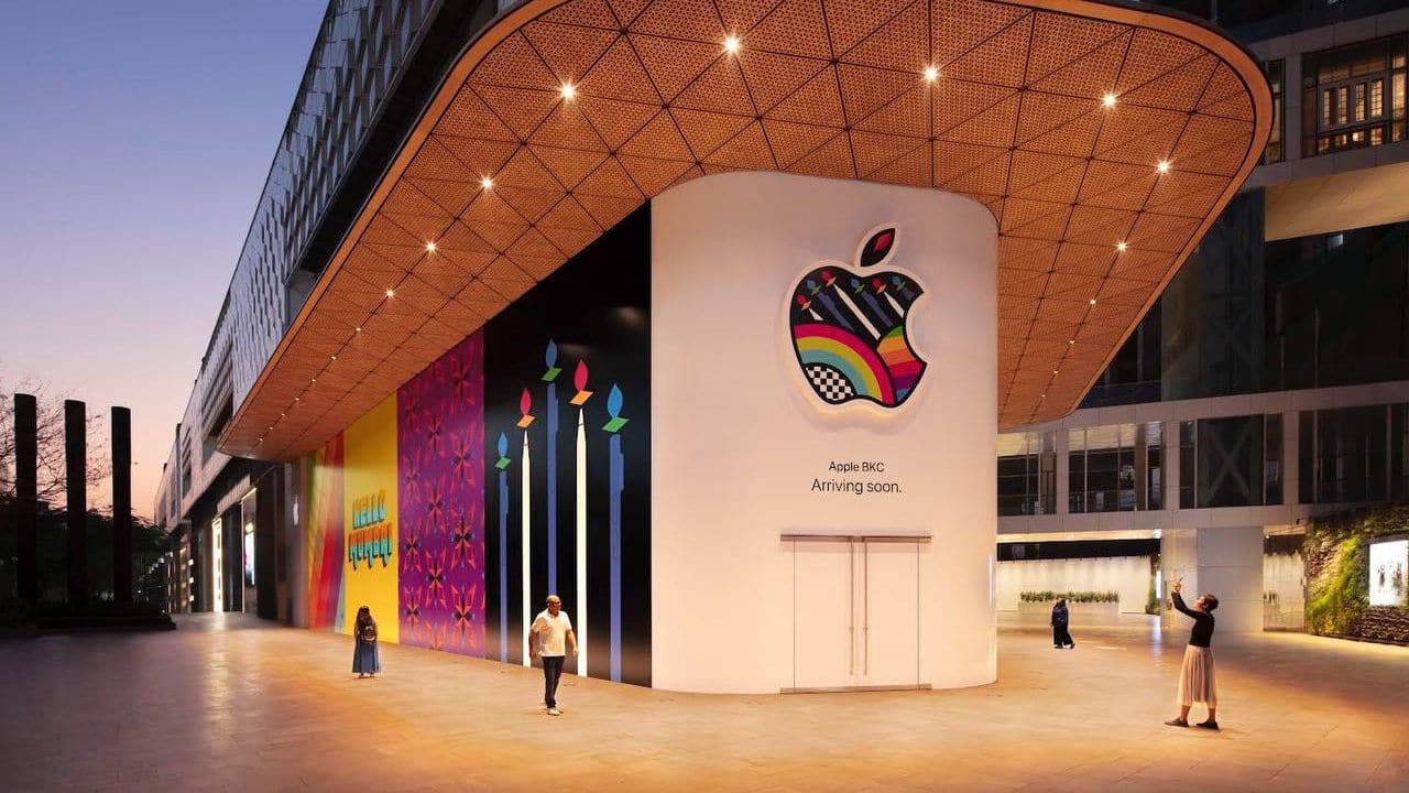 Apple revealed its first India store in Mumbai: See Pics trillion