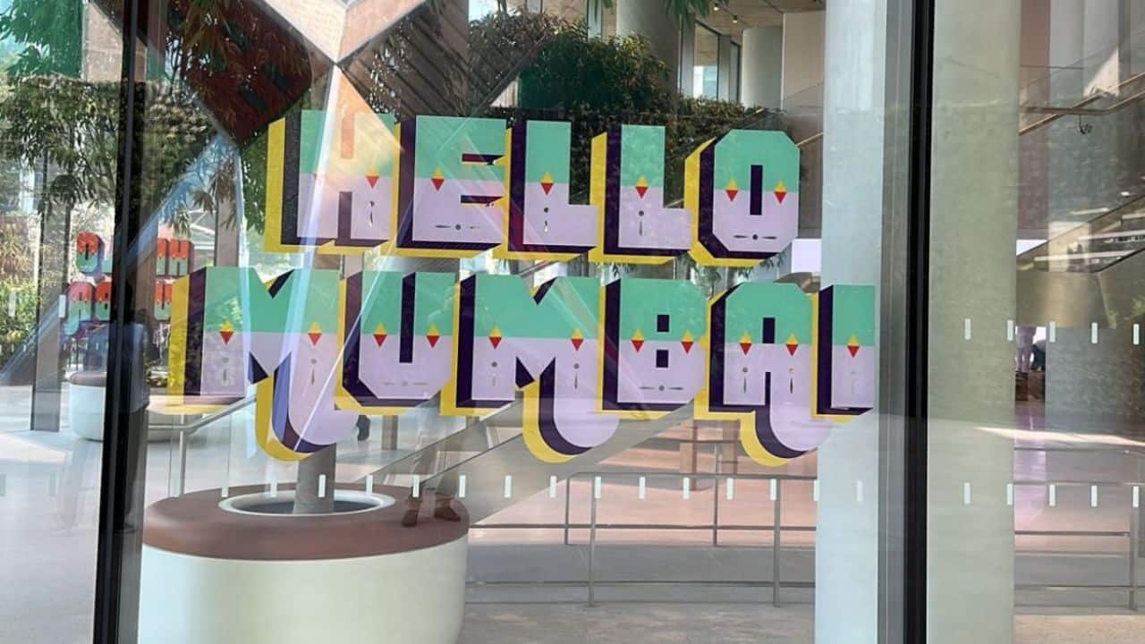 The BKS store features more than 100 team members who collectively speak over 20 languages. They’re ready to welcome customers from around the world, helping them learn about Apple products and offering advice on the best options to suit customers’ needs, as well as the Apple Trade In program. (Image: Debashis Sarkar/News18)