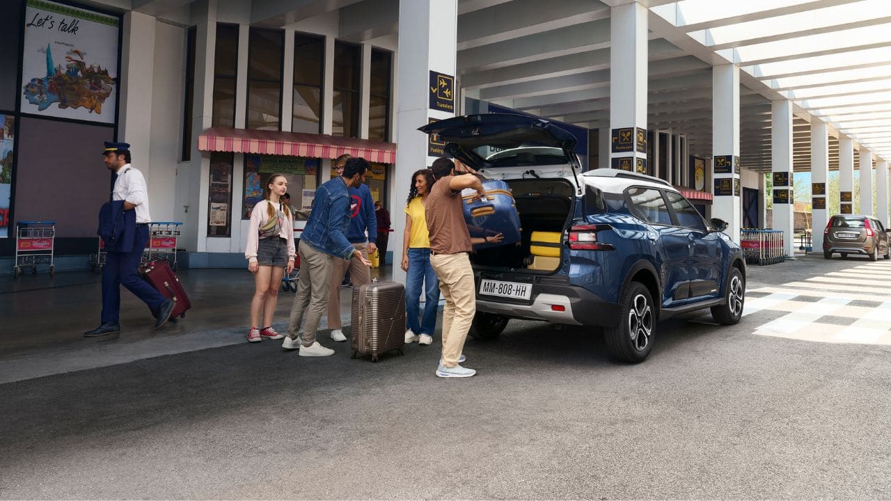 All-New C3 Aircross is particularly roomy. The 5-seater model offers one of the best knee room for rear seat passengers and up to 482 litres of luggage volume, while the 7-seater model adds intelligent modularity for multiple uses, with a third row of two individual seats. These can be folded down or removed individually when the family needs to balance the room for passengers with up to 511-litres capacity for luggage or materials. (Source: Citroen)