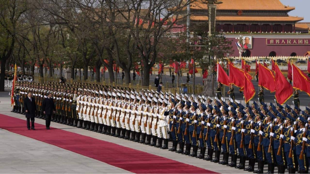 Xi greeted his guest on a huge red carpet lined by Chinese and French flags as the countries' national anthems played, an AFP journalist said. (Source: AFP) Xi greeted his guest on a huge red carpet lined by Chinese and French flags as the countries' national anthems played, an AFP journalist said. (Source: AFP)