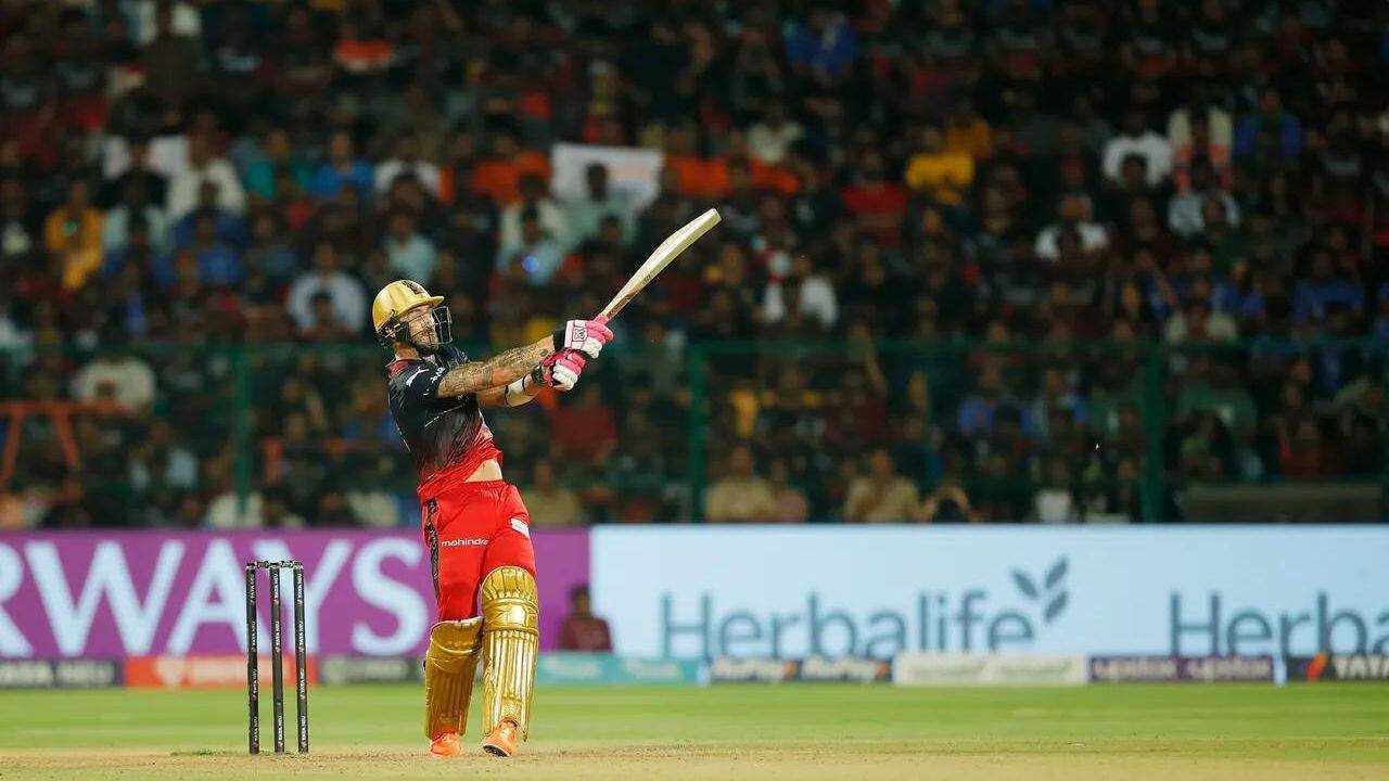 Du Plessis reached his fifty with a six and Kohli, who last month hit a Test ton after 1,205 days, was not far behind when he raised his half-century in 38 balls. (Image: IPL T20)