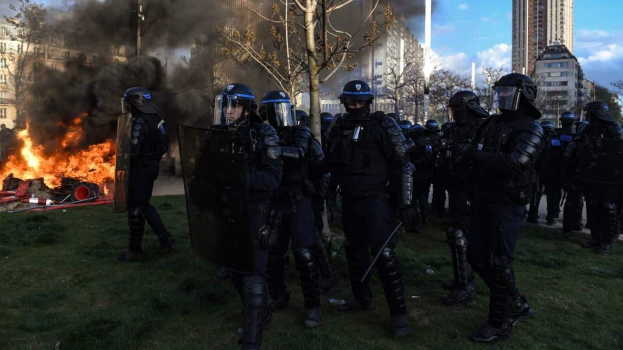 Striking railway workers also briefly stormed the former headquarters of the Credit Lyonnais bank, a building that now houses companies such as the BlackRock investment firm. In the western city of Nantes, protesters threw rocks at police, who also used tear gas, an AFP photographer saw. Protesters in the eastern city of Nancy meanwhile set fire to the front entrance of the local branch of France's central bank. Interior Minister Gerald Darmanin said on Twitter that 111 people were arrested nationwide and 154 police wounded, some of them seriously. (Source: AFP)