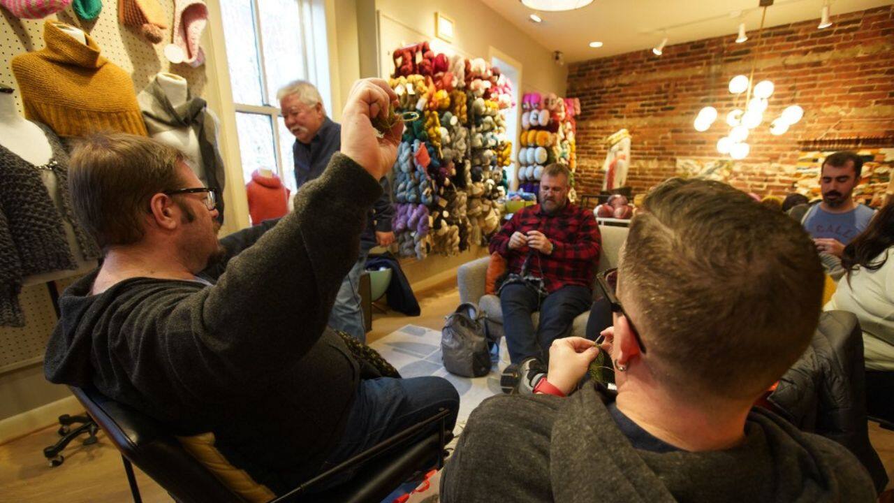 Like breadmaking or pottery, knitting and other sewing arts were revitalized during the first months of the pandemic as a way for penned-in Americans to combat their boredom and anxiety -- a scenario repeated around the world. Even former first lady Michelle Obama has taken up the hobby, showing off the sweaters she made for president husband Barack in promotional appearances for her latest book. In the DC Men Knit group, each member found a purpose. For Throwe, knitting is reclaiming an art form that "can be modern and useful." (Source: AFP) Like breadmaking or pottery, knitting and other sewing arts were revitalized during the first months of the pandemic as a way for penned-in Americans to combat their boredom and anxiety -- a scenario repeated around the world. Even former first lady Michelle Obama has taken up the hobby, showing off the sweaters she made for president husband Barack in promotional appearances for her latest book. In the DC Men Knit group, each member found a purpose. For Throwe, knitting is reclaiming an art form that "can be modern and useful." (Source: AFP)