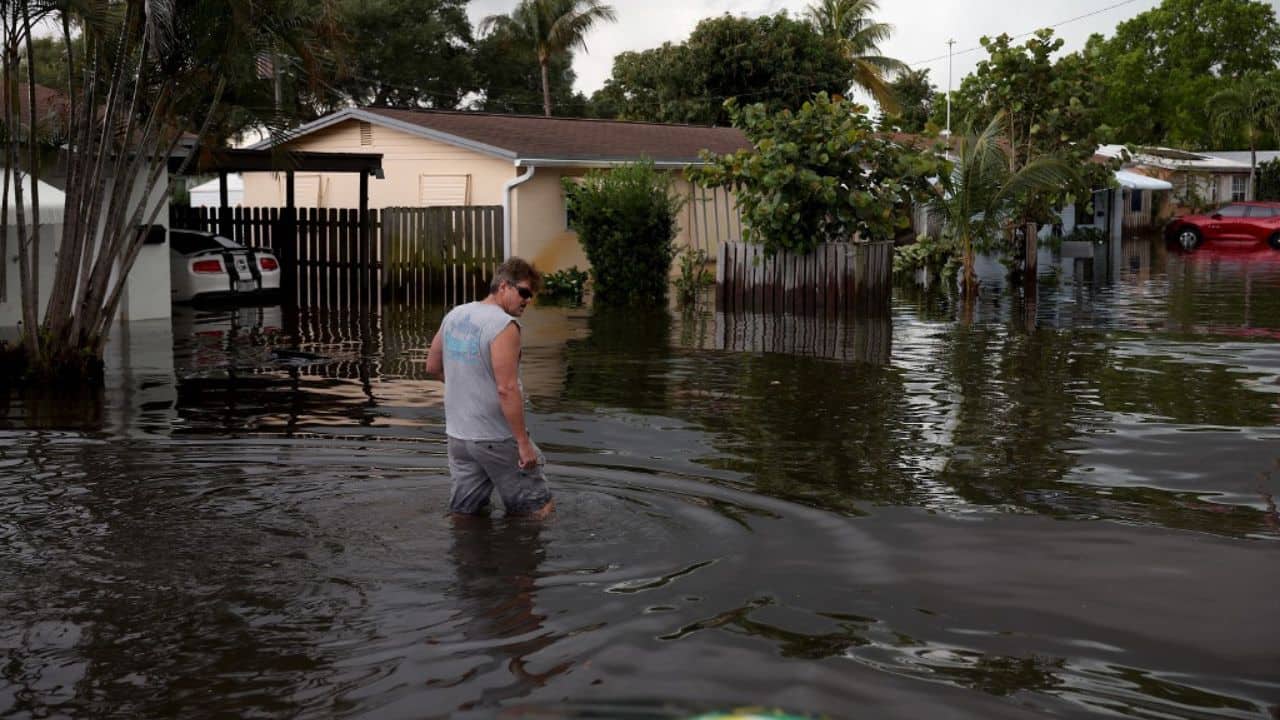 Parts of South Florida began cleaning up April 13 after the unprecedented storm that trapped Valentine and other motorists dumped upward of 2 feet (60 centimetres) of rain in a matter of hours, caused widespread flooding, closed a key airport and turned thoroughfares into rivers. There were no immediate reports of injuries or deaths. (Image: AFP)