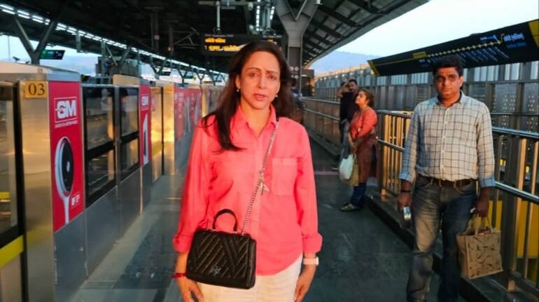 Gluren Dij zwak Hema Malini takes Mumbai Metro, auto to beat traffic