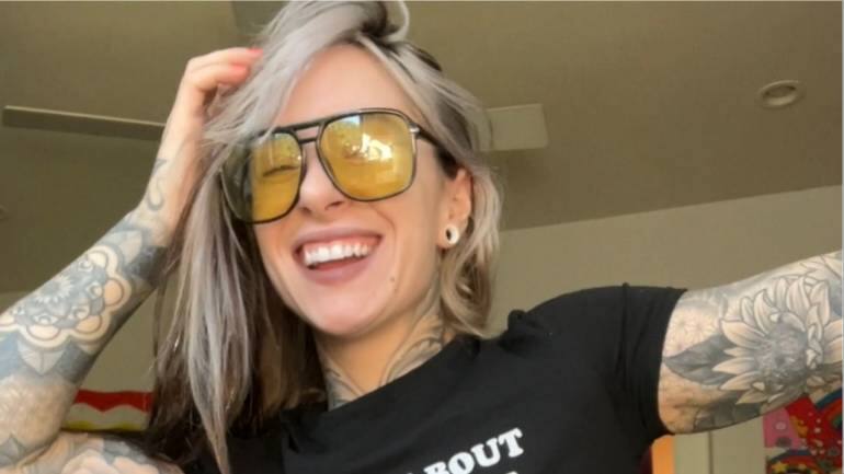 Woman becomes millionaire at 28 by selling ear wax, dandruff and spit - Vimarsana News