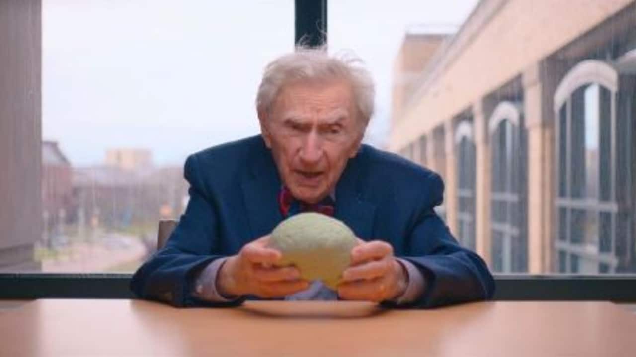 This 100-year-old is the world’s oldest practicing doctor. Meet Dr Howard Tucker