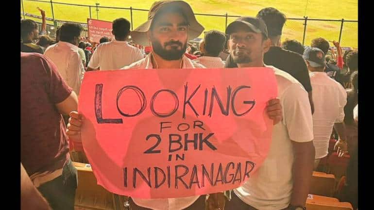 'Looking for 2BHK in Indiranagar': Man's placard during IPL match goes viral - Vimarsana News