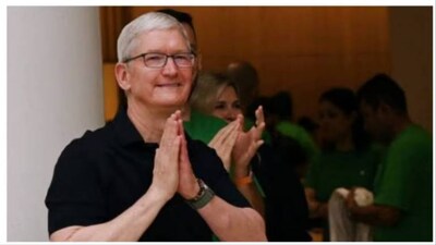 Apple mania grips New Delhi, Mumbai as iPhone 15 goes live in India