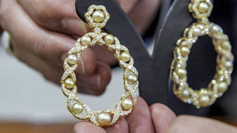 Ear rings made of natural pearls in Bahrain