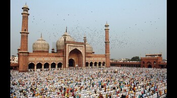 Eid ul Fitr at Jama Masjid, Old Delhi. (Photo: Wikimedia Commons)